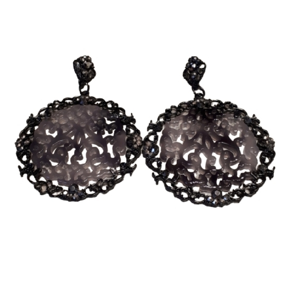 Black earrings - Picture 2 of 3